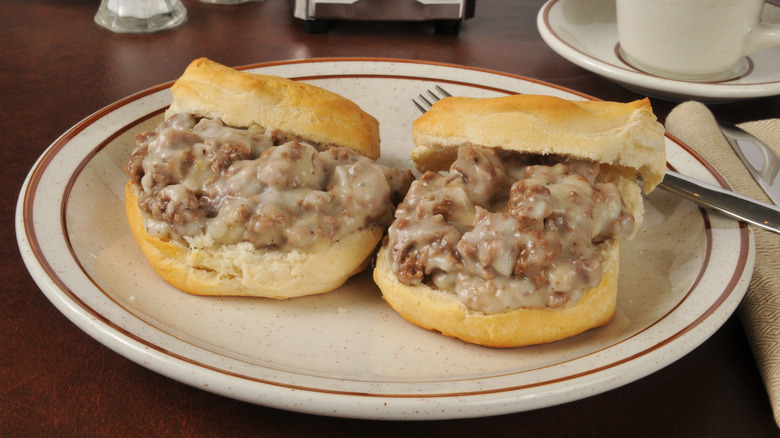 Creamed chipped beef sandwiches on toasted buns