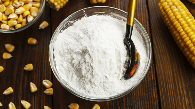 Cornstarch with corn kernels and corncobs