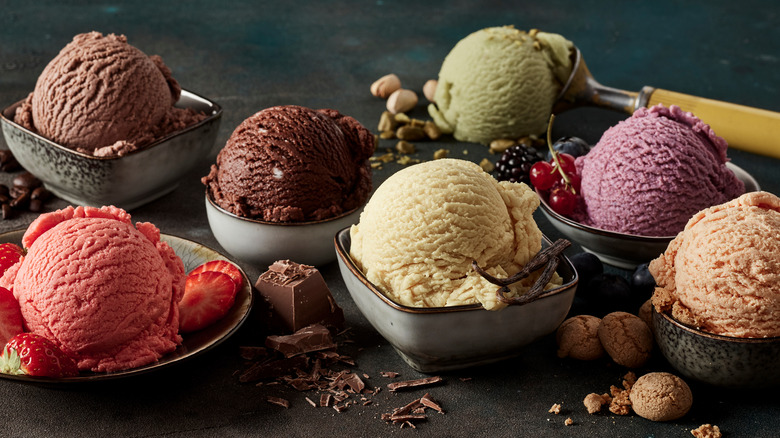 various bowls of flavored ice cream