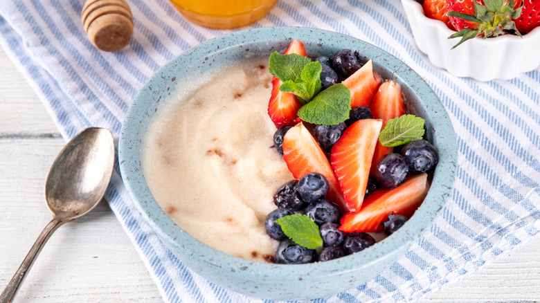 Cream of wheat with fresh fruit