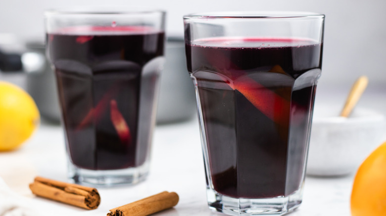 comforting mulled wine in glasses 