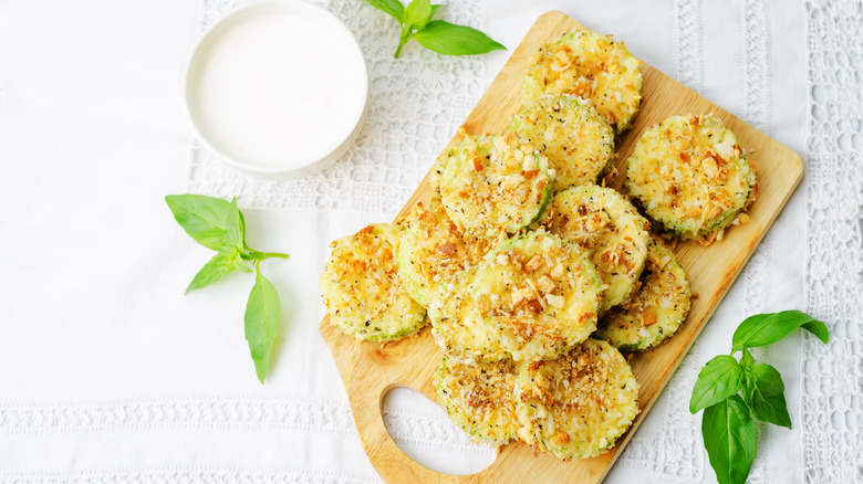 Parmesan zucchini chips with dip