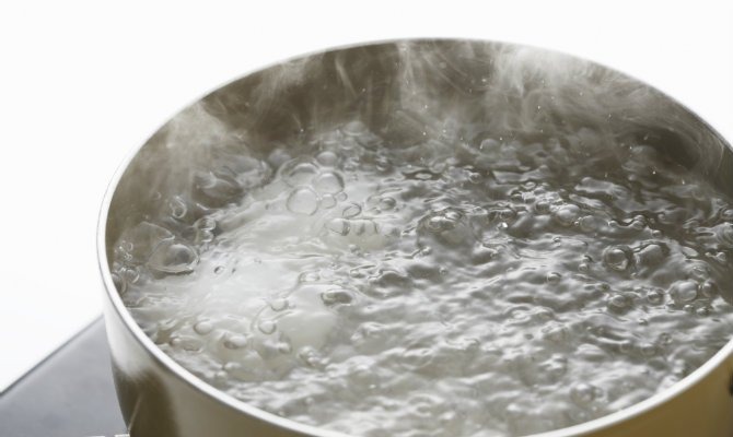 https://www.thedailymeal.com/img/gallery/cooking-hacks-stop-boiling-over-water/boilingwater-shutterstock_KPG_Payless.jpg