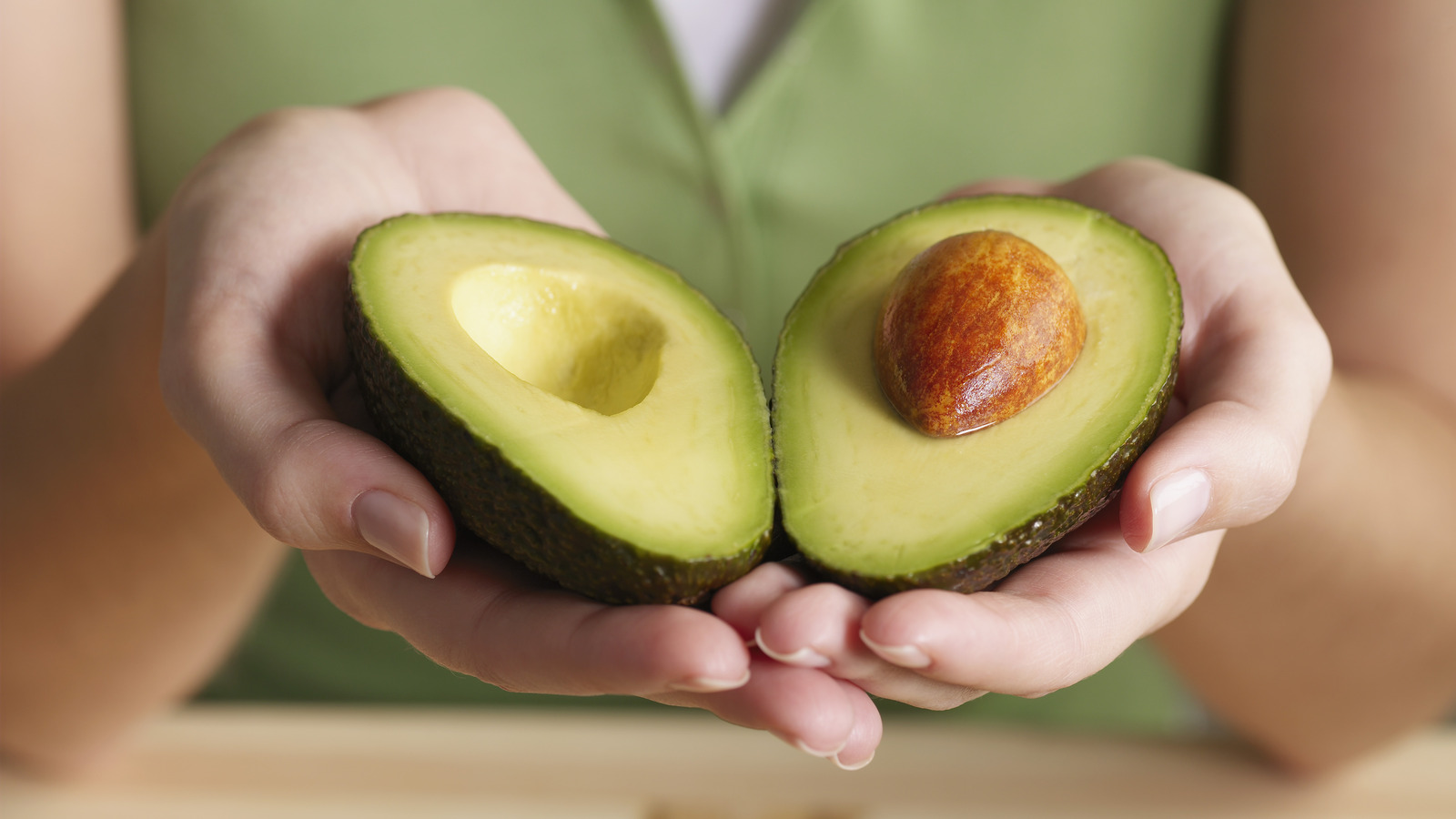 Cooking Spray Might Just Be Your Answer To Keeping Avocados Green - Vimarsana News