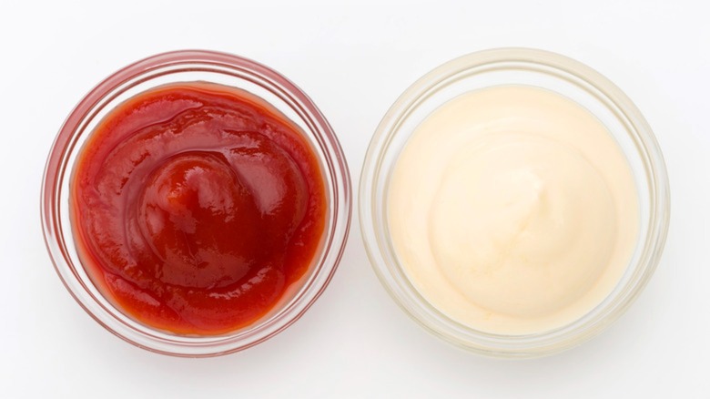 Mayonnaise and ketchup to make copycat Mayochup 
