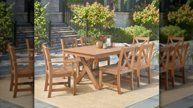Leisure Line brown outdoor patio set on outdoor rug