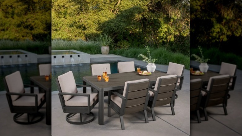 SunVilla Alden outdoor set by pool