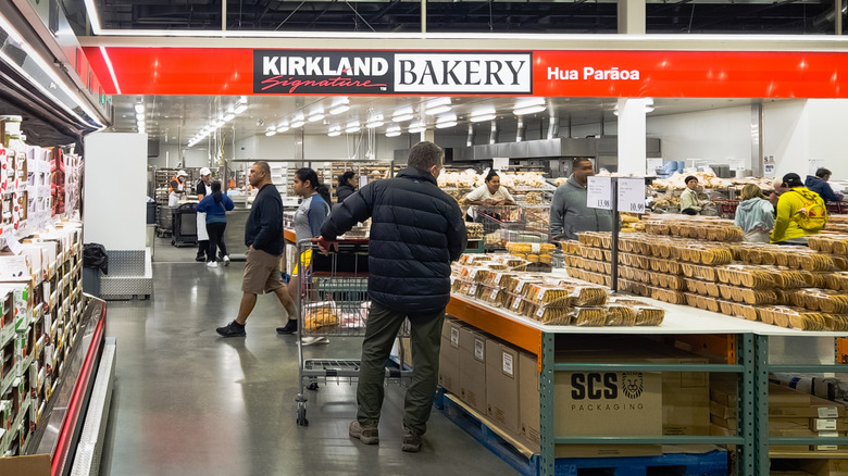 People shopping in Kirkland Bakery