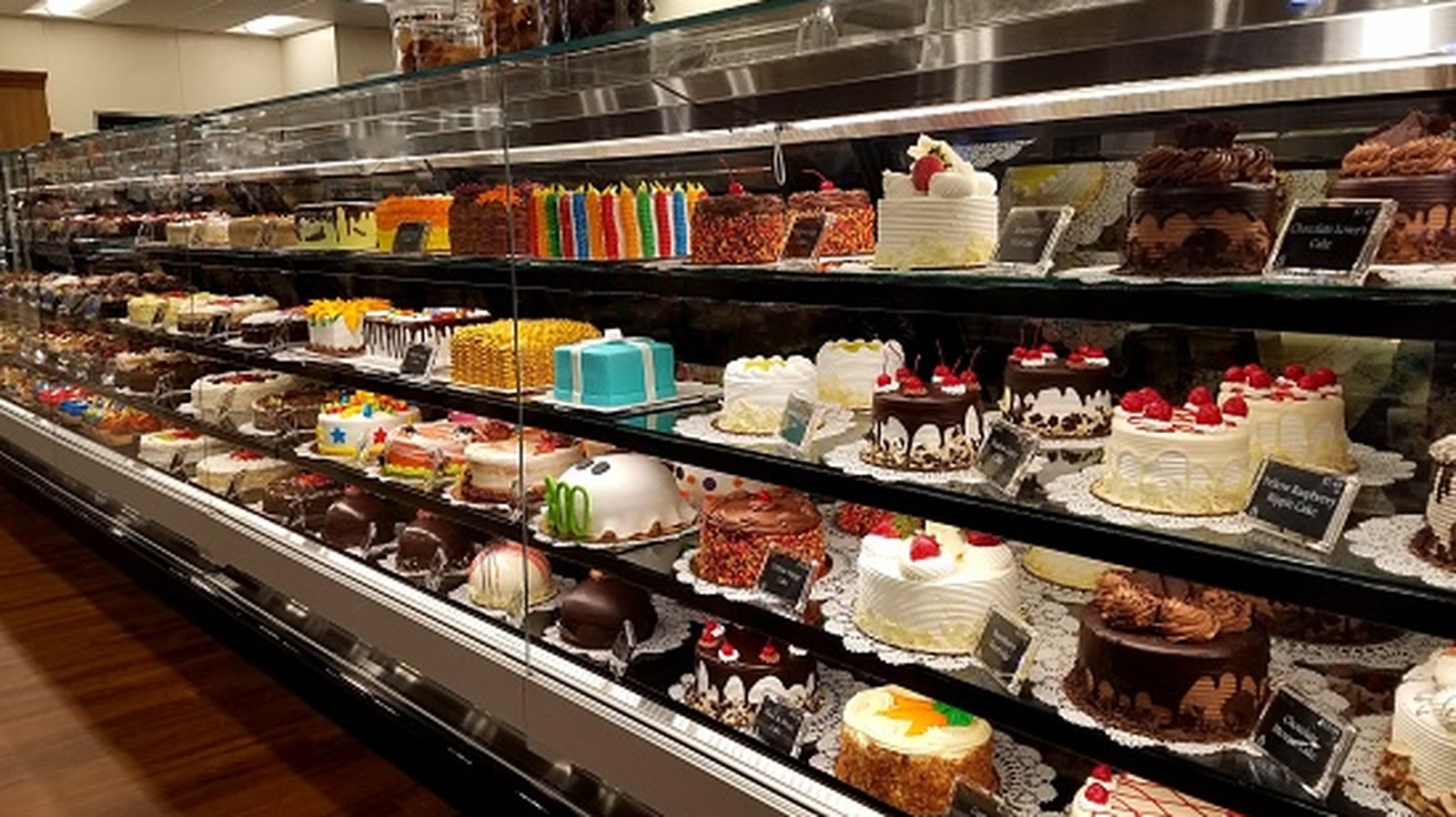 Costco Vs Walmart: Which Bakery Sells The Cheapest Cake In 2026?
