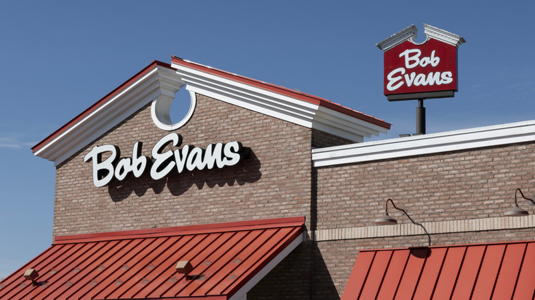 Bob Evans restaurant exterior