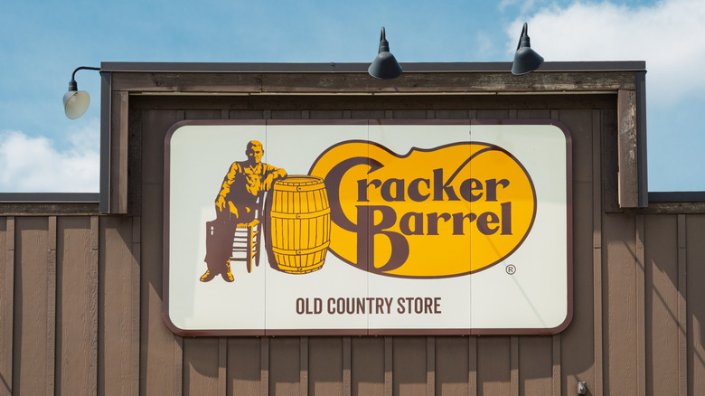 Cracker Barrel restaurant sign