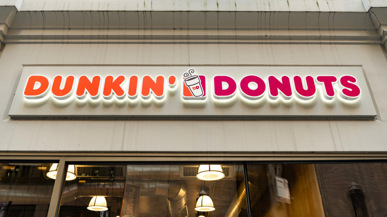 Dunkin' Donuts restaurant exterior