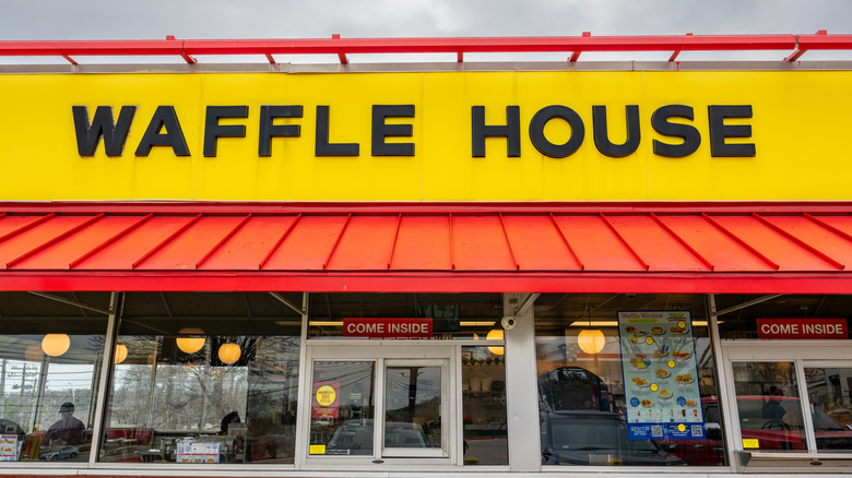 Waffle House restaurant exterior