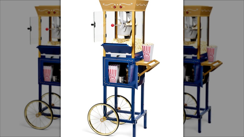 Nostalgia vintage-style popcorn machine