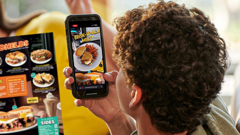scanning Denny's menu with smartphone