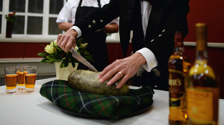 hands slice a haggis