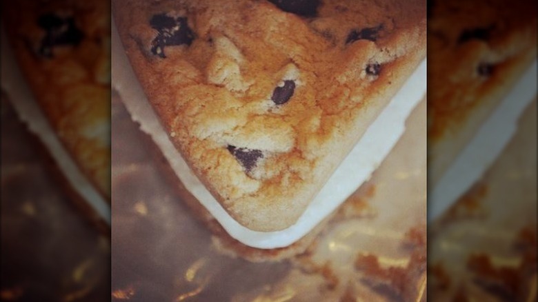 Close up of Taco Bell's cookie sandwich