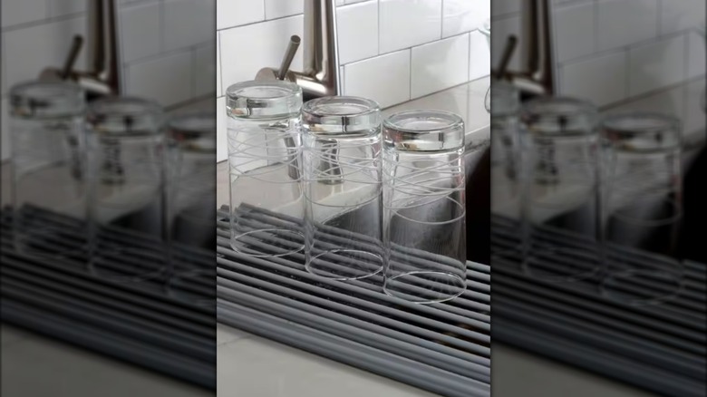 Roll up silicone drying mat on sink