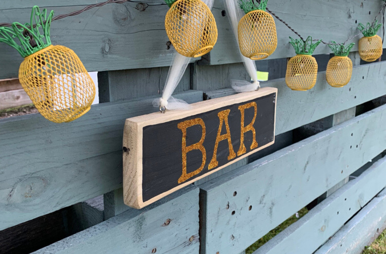 Outdoor pallet bar DIY