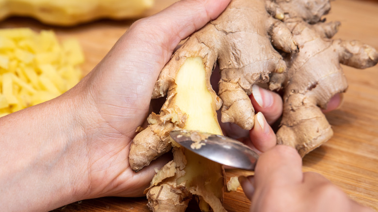 Peeling ginger with a spoon