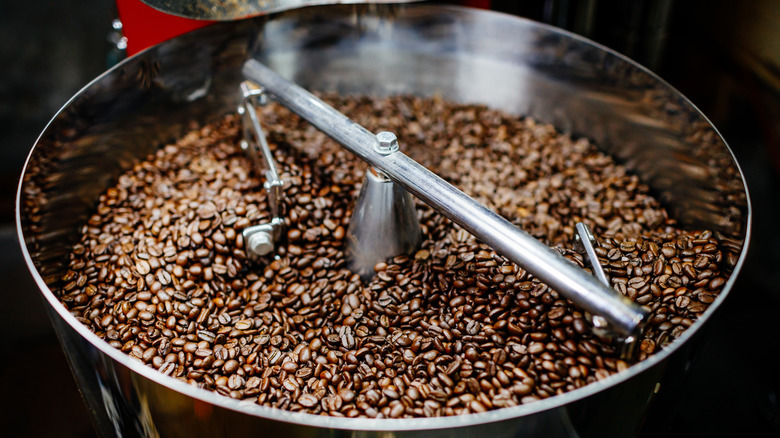 Roasting coffee beans 