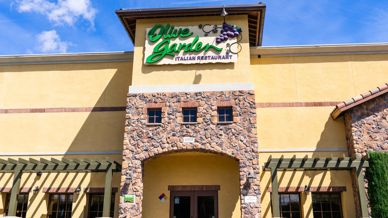 Olive Garden restaurant facade