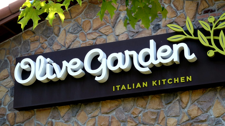 Olive Garden sign