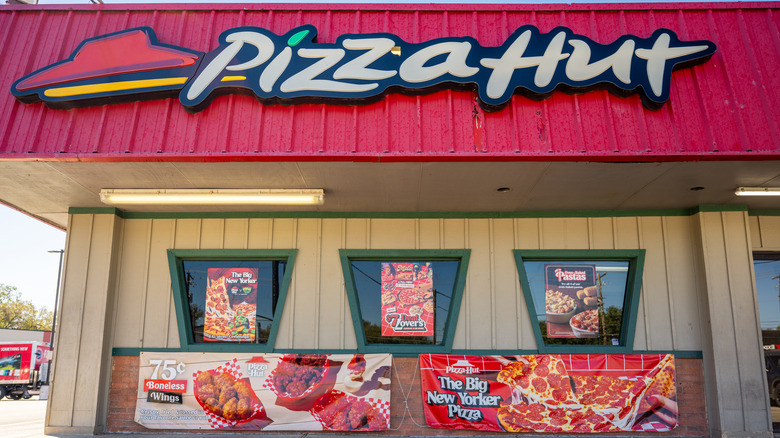 Pizza Hut storefront