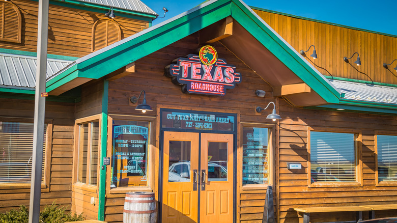 Front of Texas Roadhouse restaurant 