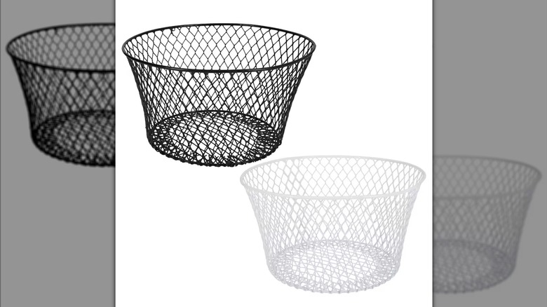 Round wire baskets in black and white