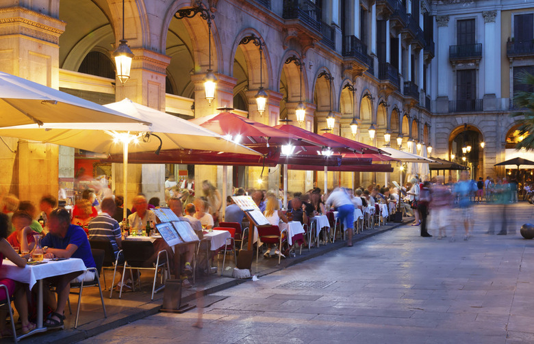 Waiting or Not Waiting for Others to Eat