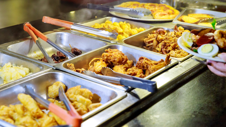 Golden Corral restaurant sign