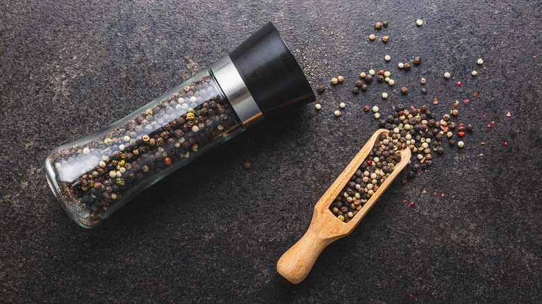 Pepper mill and scoop