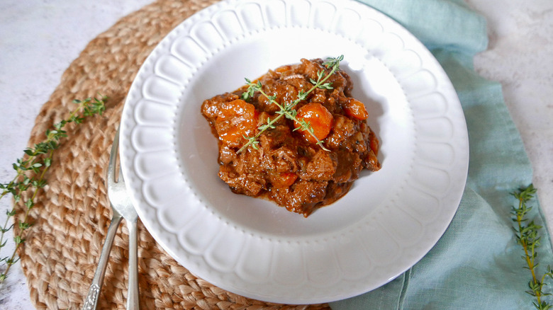 beef stew with crisscross herbs