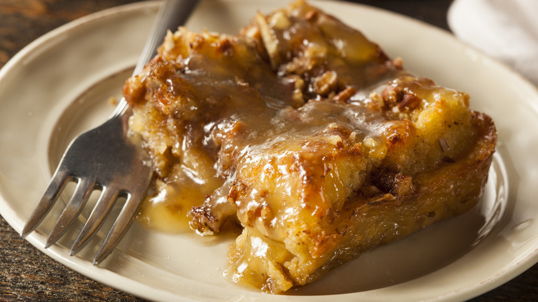 bread pudding with caramel sauce