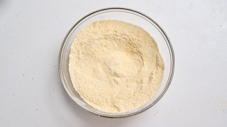 flour and cornmeal whisked together in a bowl