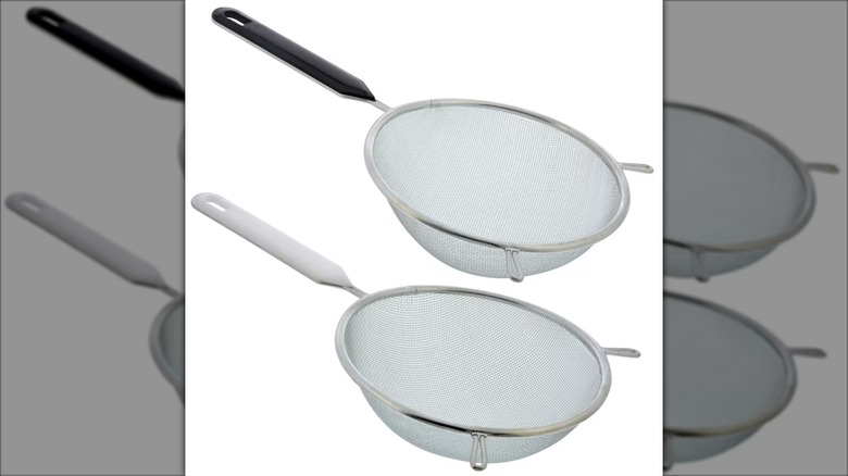 Product image of the Cooking Concepts mesh strainer with handle