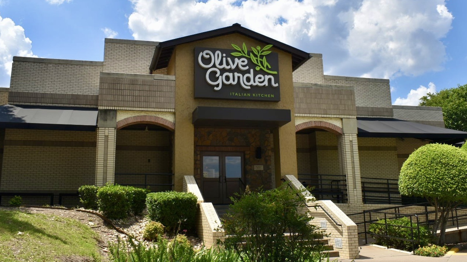 Every Olive Garden Cocktail, Ranked - Vimarsana News