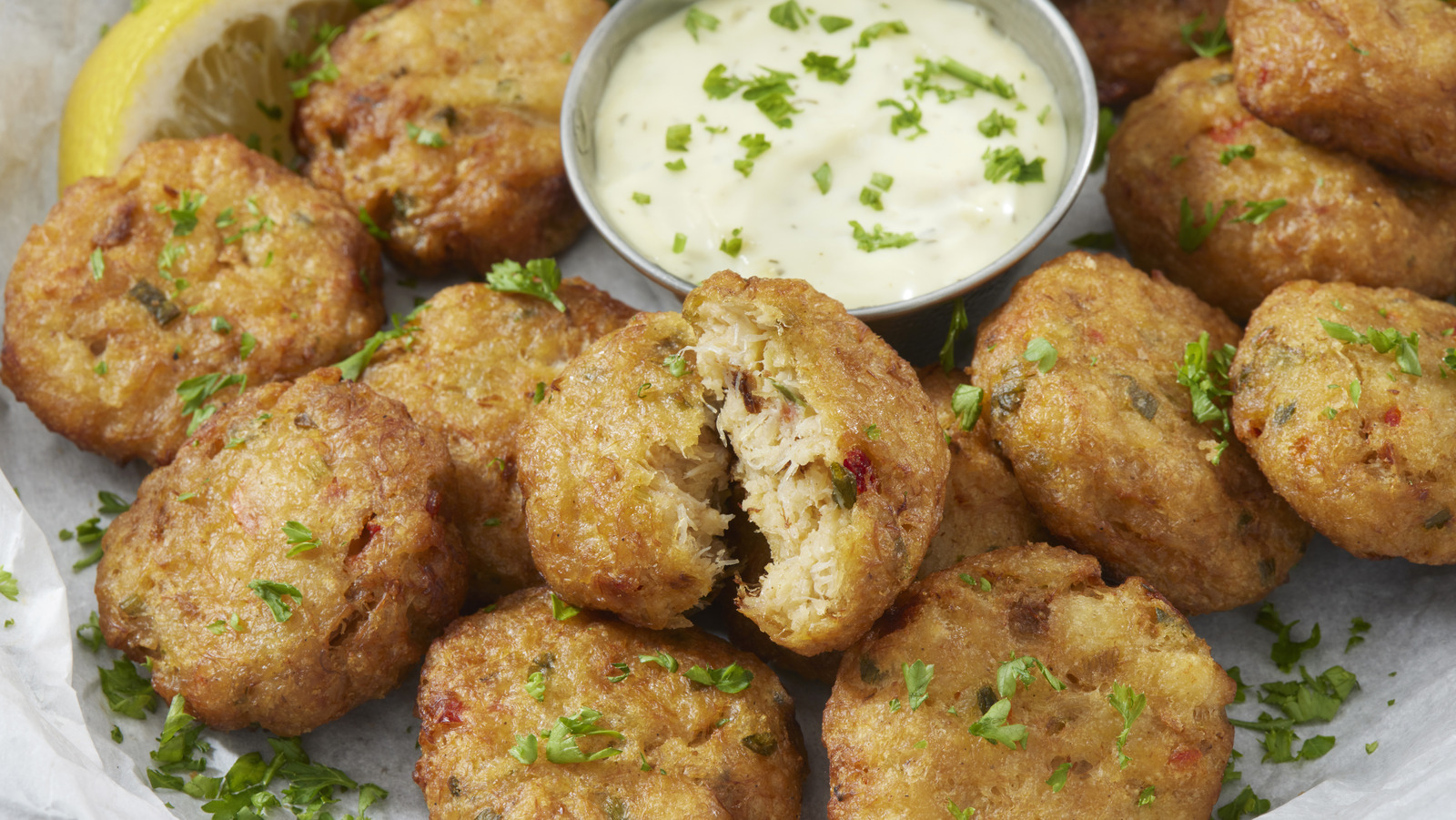 Everything We Know About The History Of Crab Cakes - Vimarsana News