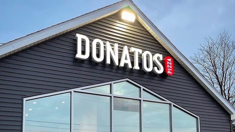 Donatos Pizza storefron