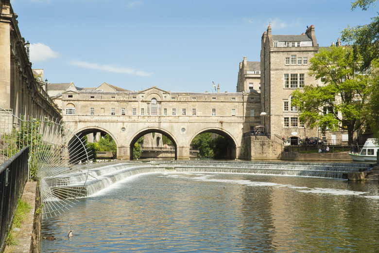 Experience Stonehenge, Bath, and Pub Dining All in One Day