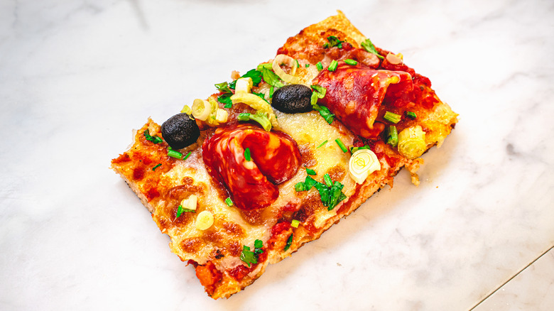 slice of pizza al taglio