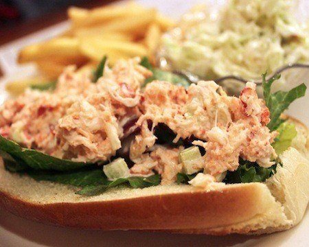 Lobster Roll Friendly&apos;s