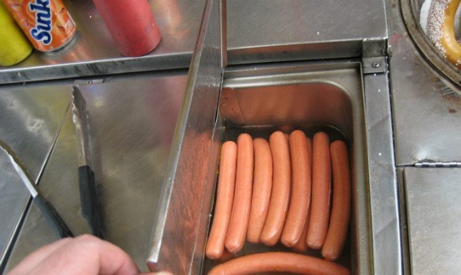 Fights Break Out Over New York City Street Cart Vendor's $30 Hot Dog Rip-Off