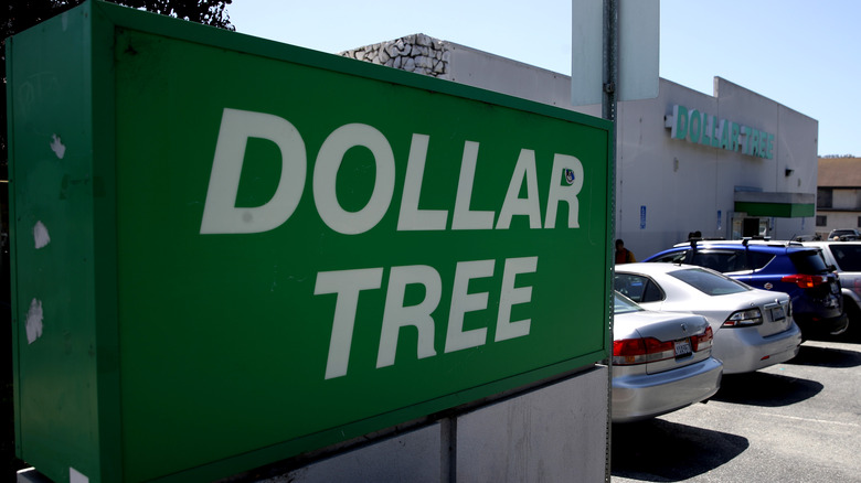 Dollar Tree sign outside store