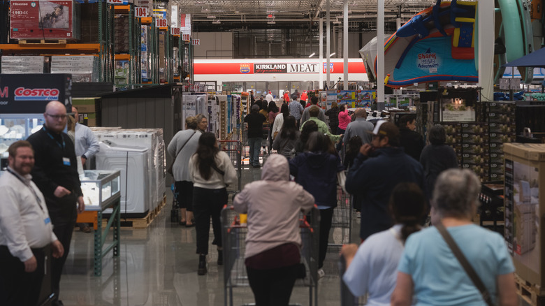 crowded aisles in Costco