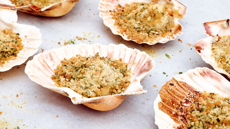 scallops and breadcrumbs on shells