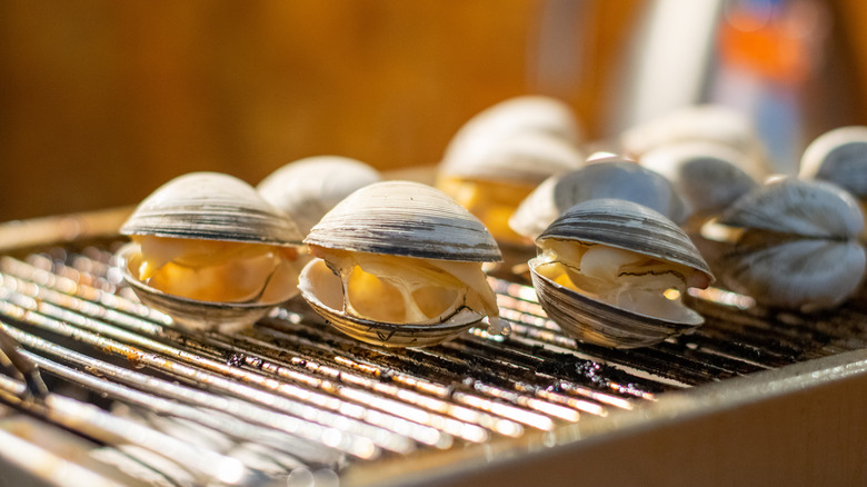 clams on grill
