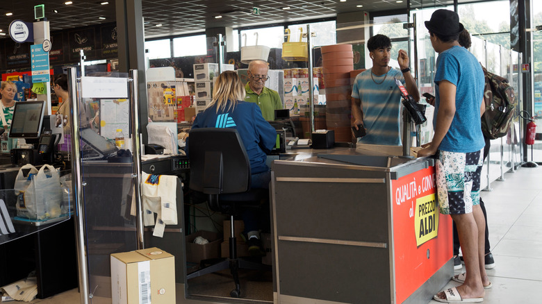 An Aldi checkout line
