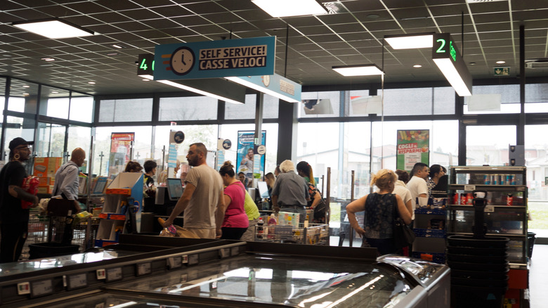 people checking out at Aldi